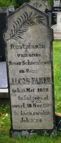 Noordwijk 282 Jacob Faber - Wegens ruimtegebrek staan alleen de laatste twee cijfers van de grafaanduiding in de plattegrond vermeld, dus '82' i.p.v. '282'.